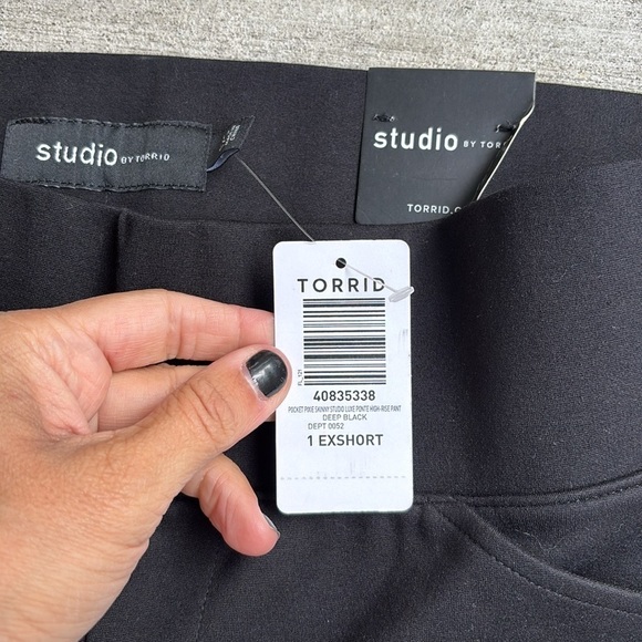 Torrid Pull On Pixie Pants - Picture 3 of 11